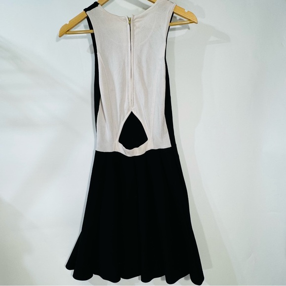 New Parker Black White Sleeveless Midi Skater Dress - Picture 2 of 4